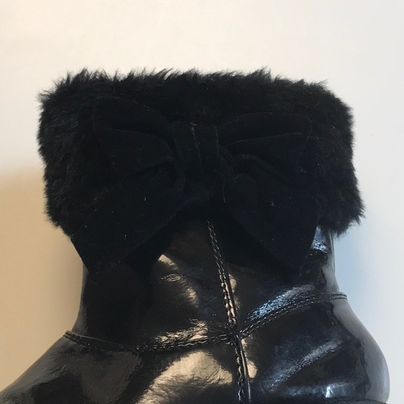 🦃Children’s Place🦃Size10 Black patent like boot - Picture 5 of 5